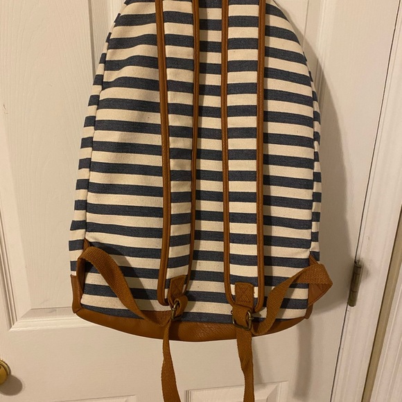 Backpack - Picture 2 of 8